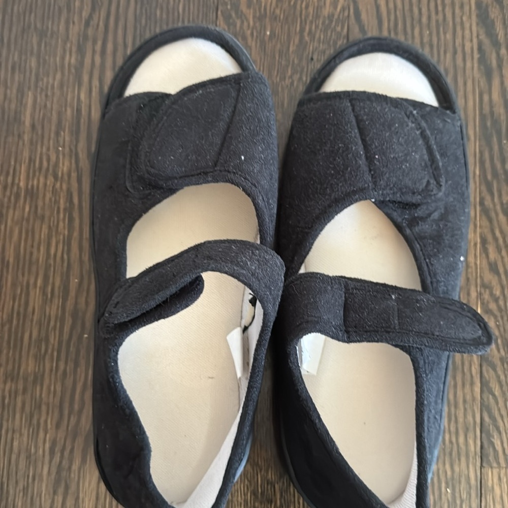 🔴🔴 Adjustable Memory Foam Slippers, Rubber Outsole size Medium - Picture 3 of 4